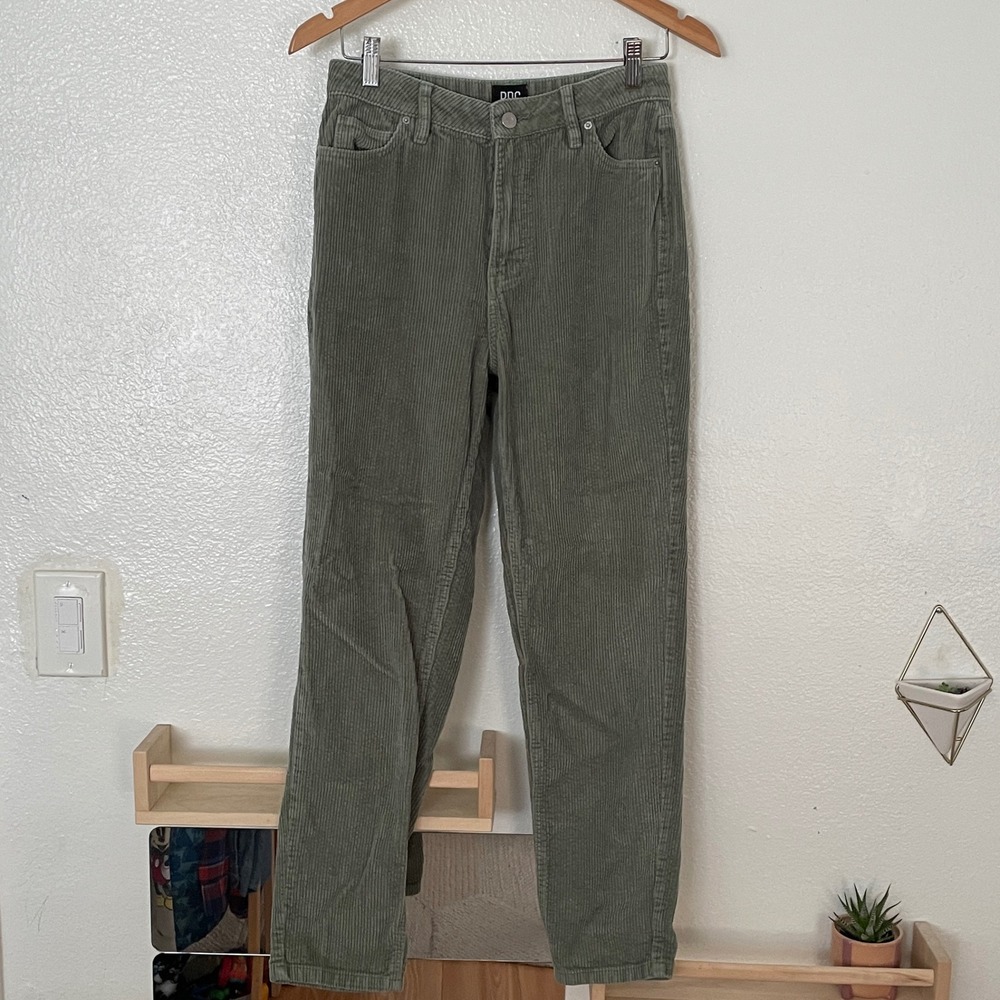 BDG Urban Outfitters Sage Green Corduroy Mom High-Rise Tapered Pants Size 27